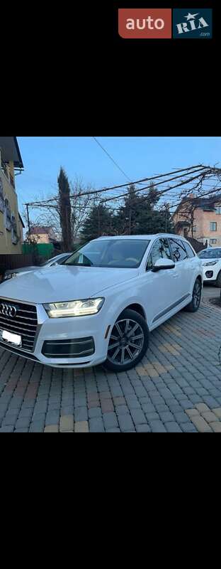 Внедорожник / Кроссовер Audi Q7 2017 в 