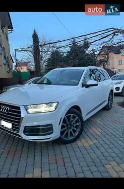 Внедорожник / Кроссовер Audi Q7 2017 в 