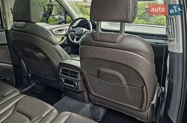Внедорожник / Кроссовер Audi Q7 2016 в 