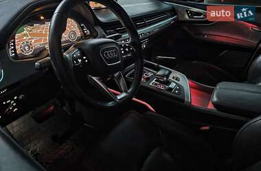 Внедорожник / Кроссовер Audi Q7 2016 в 