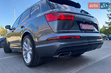 Позашляховик / Кросовер Audi Q7 2016 в 
