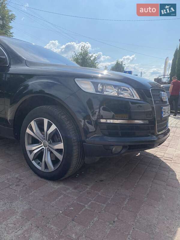 Внедорожник / Кроссовер Audi Q7 2007 в Рокитном