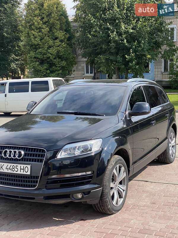 Внедорожник / Кроссовер Audi Q7 2007 в Рокитном