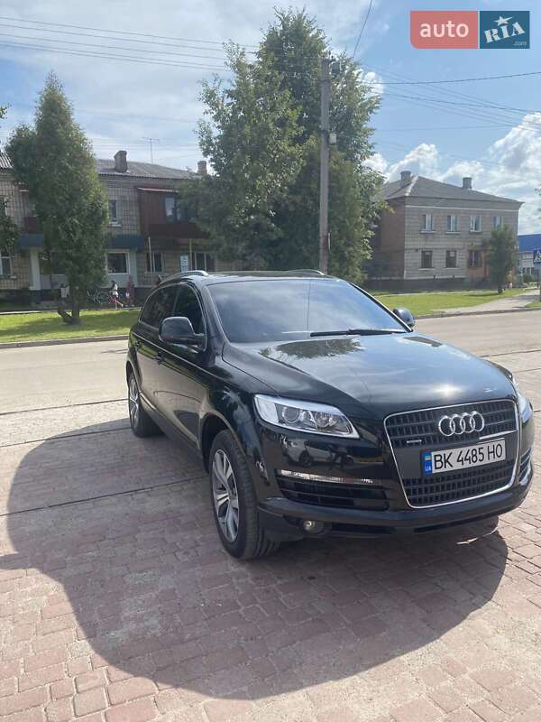 Внедорожник / Кроссовер Audi Q7 2007 в Рокитном