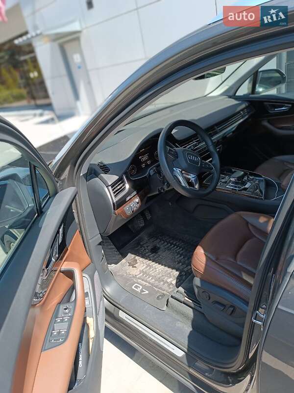 Позашляховик / Кросовер Audi Q7 2019 в Львові