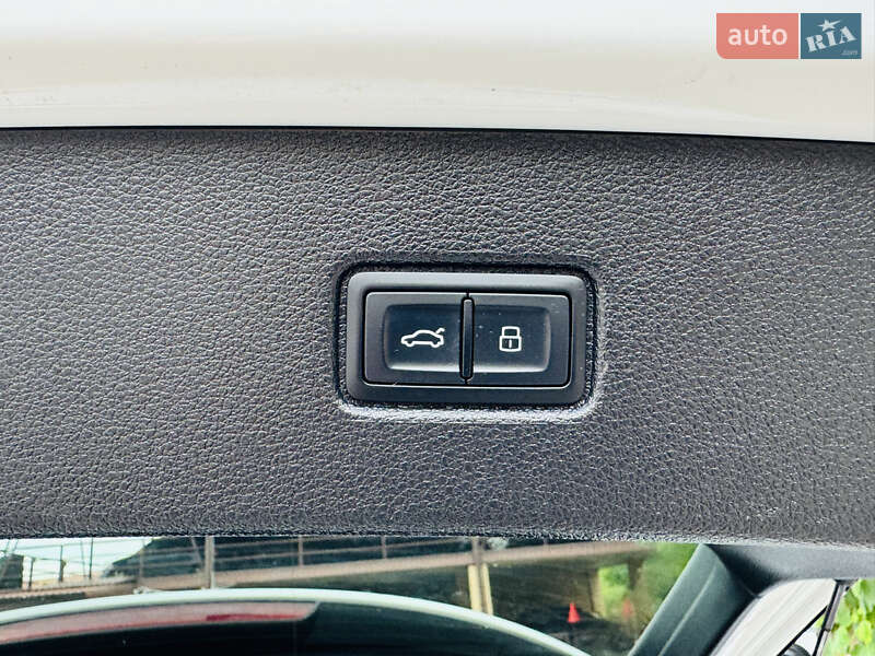 Позашляховик / Кросовер Audi Q7 2016 в Одесі