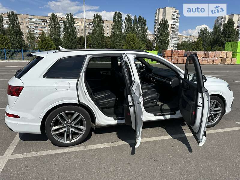 Позашляховик / Кросовер Audi Q7 2016 в Черкасах