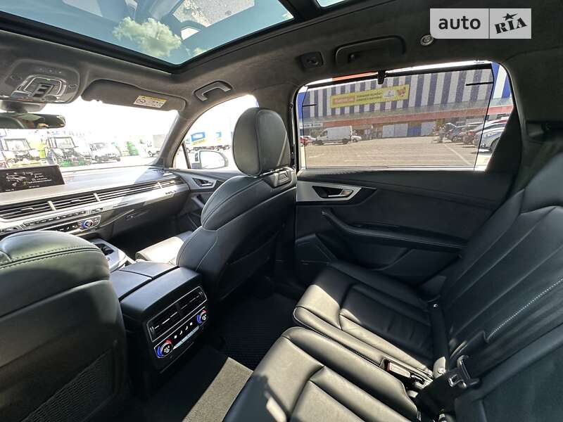 Позашляховик / Кросовер Audi Q7 2016 в Черкасах