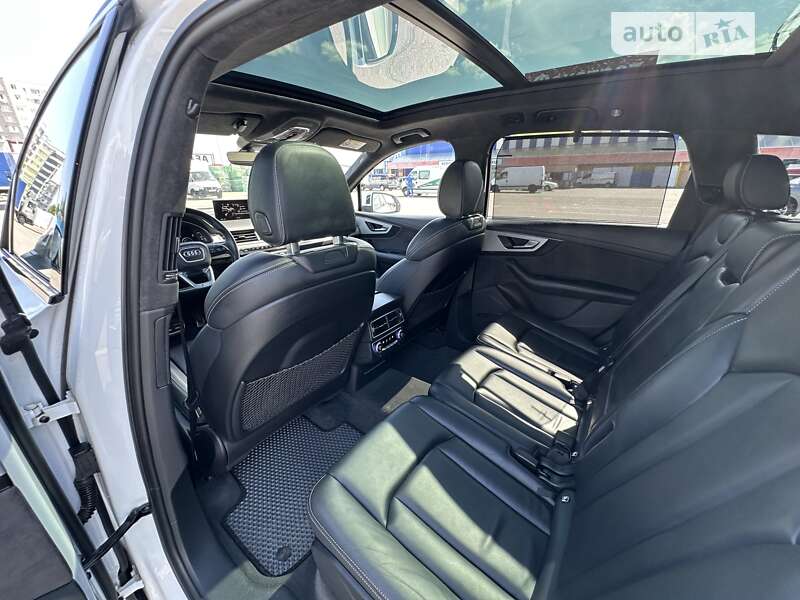 Позашляховик / Кросовер Audi Q7 2016 в Черкасах