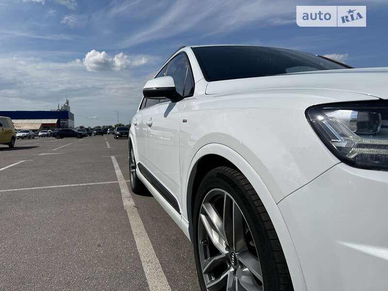 Позашляховик / Кросовер Audi Q7 2016 в Черкасах