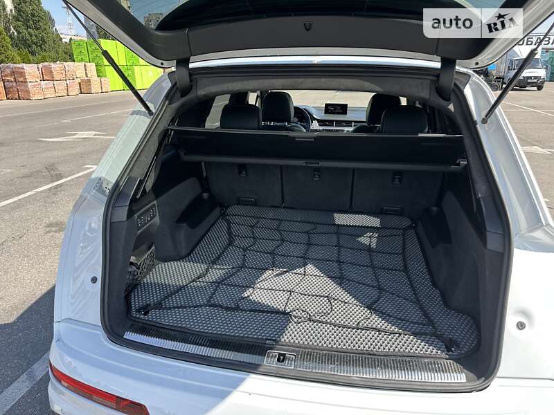 Позашляховик / Кросовер Audi Q7 2016 в Черкасах