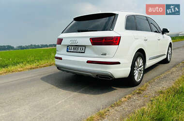 Внедорожник / Кроссовер Audi Q7 2017 в 