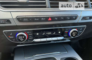Внедорожник / Кроссовер Audi Q7 2016 в 