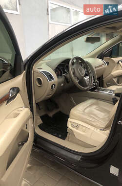 Позашляховик / Кросовер Audi Q7 2010 в 