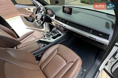 Позашляховик / Кросовер Audi Q7 2016 в 