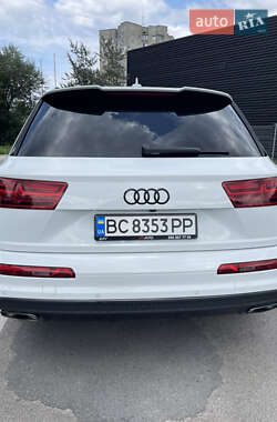 Внедорожник / Кроссовер Audi Q7 2016 в 