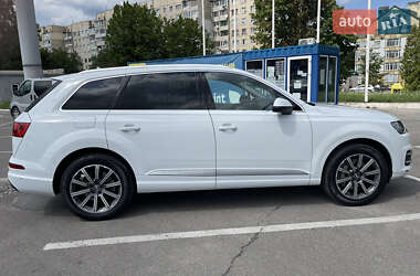 Внедорожник / Кроссовер Audi Q7 2016 в 