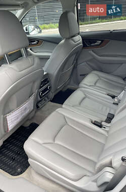 Внедорожник / Кроссовер Audi Q7 2016 в 