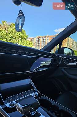Внедорожник / Кроссовер Audi Q7 2021 в 