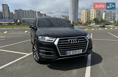 Внедорожник / Кроссовер Audi Q7 2016 в 
