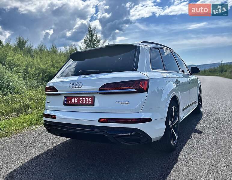 Позашляховик / Кросовер Audi Q7 2020 в 