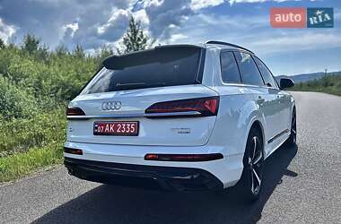 Позашляховик / Кросовер Audi Q7 2020 в 