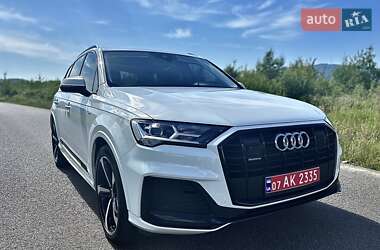 Позашляховик / Кросовер Audi Q7 2020 в 