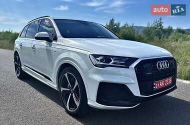 Позашляховик / Кросовер Audi Q7 2020 в 