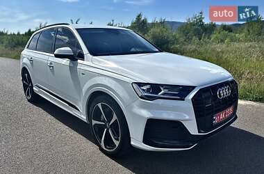 Позашляховик / Кросовер Audi Q7 2020 в 