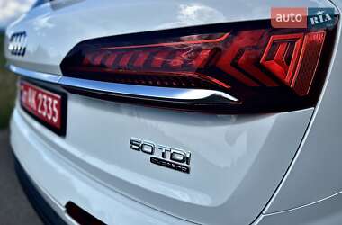 Позашляховик / Кросовер Audi Q7 2020 в 