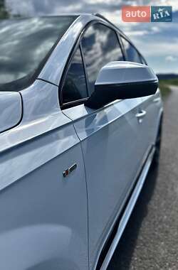 Позашляховик / Кросовер Audi Q7 2020 в 