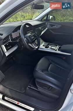 Позашляховик / Кросовер Audi Q7 2020 в 