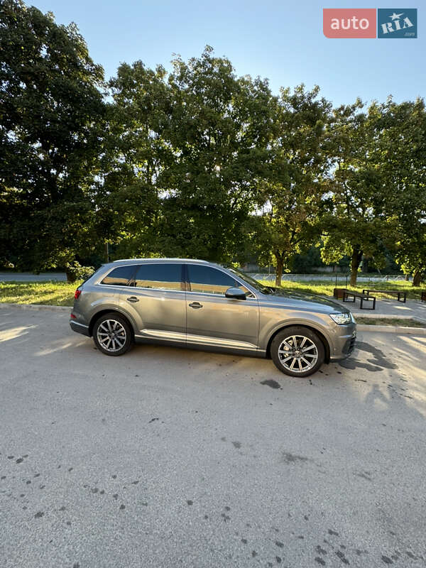 Внедорожник / Кроссовер Audi Q7 2015 в Каменец-Подольском