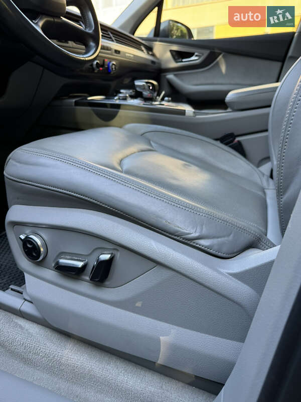 Внедорожник / Кроссовер Audi Q7 2015 в Каменец-Подольском