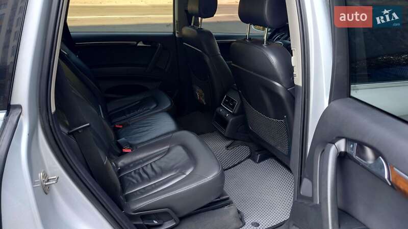Позашляховик / Кросовер Audi Q7 2011 в Луцьку