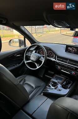 Внедорожник / Кроссовер Audi Q7 2016 в 