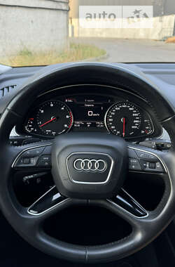 Внедорожник / Кроссовер Audi Q7 2016 в 