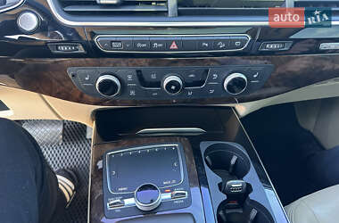 Внедорожник / Кроссовер Audi Q7 2017 в 