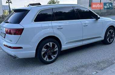 Внедорожник / Кроссовер Audi Q7 2017 в 