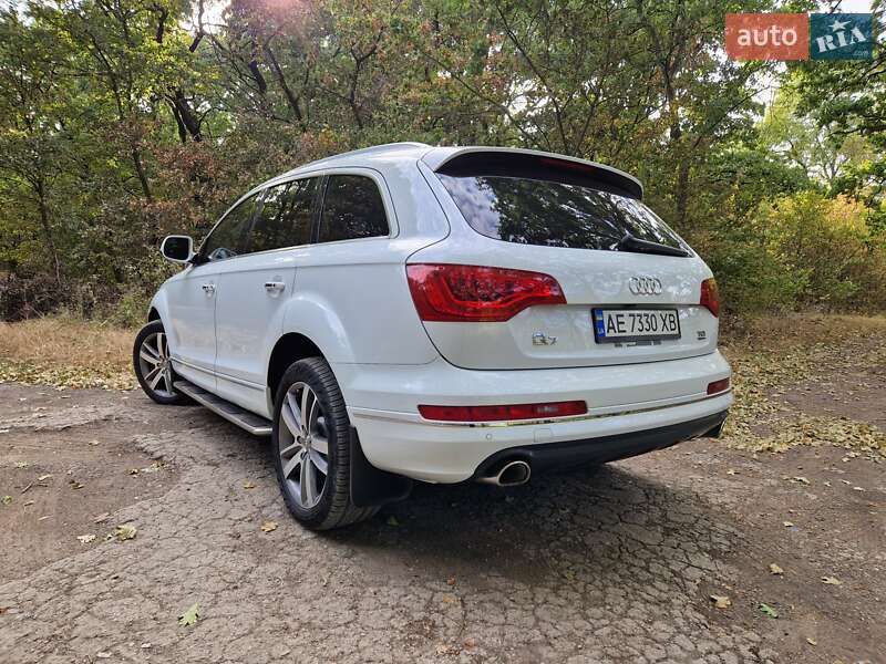 Позашляховик / Кросовер Audi Q7 2014 в Дніпрі