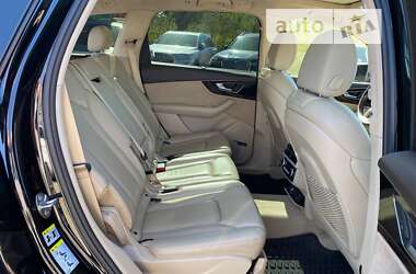 Позашляховик / Кросовер Audi Q7 2017 в 