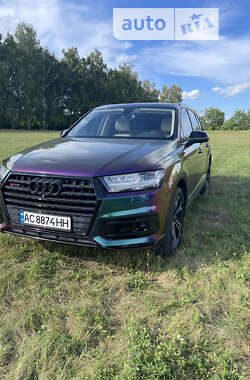 Позашляховик / Кросовер Audi Q7 2017 в 