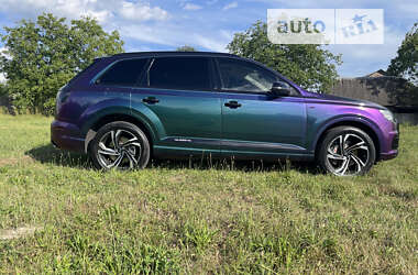 Позашляховик / Кросовер Audi Q7 2017 в 