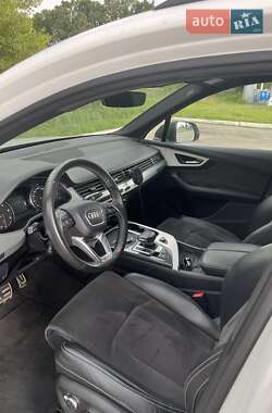 Внедорожник / Кроссовер Audi Q7 2018 в 