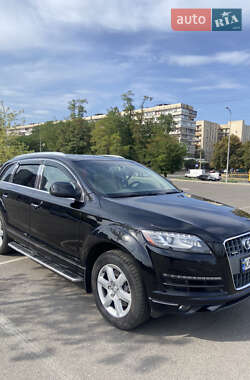 Внедорожник / Кроссовер Audi Q7 2015 в 