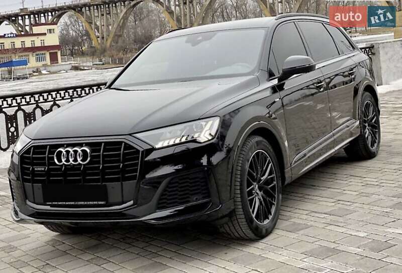 Внедорожник / Кроссовер Audi Q7 2020 в 