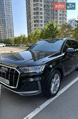 Внедорожник / Кроссовер Audi Q7 2022 в 