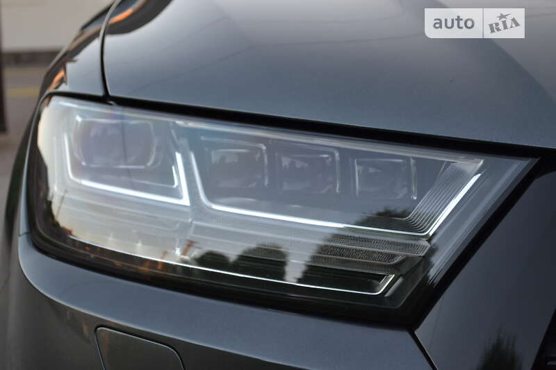 Позашляховик / Кросовер Audi Q7 2019 в Рівному