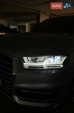 Позашляховик / Кросовер Audi Q7 2017 в 