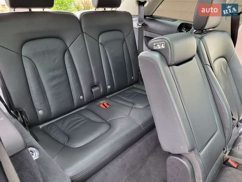 Позашляховик / Кросовер Audi Q7 2014 в Острозі